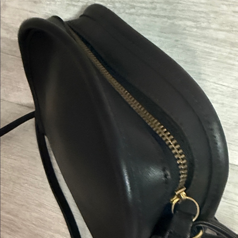 Coach Vintage Black Leather Crossbody Bag; Excellent Vintage Condition - Picture 8 of 11